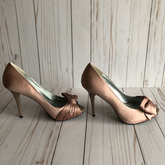 Guess Blush Dusty Pink Bow Satin Open Toe Heels - Picture 6 of 7